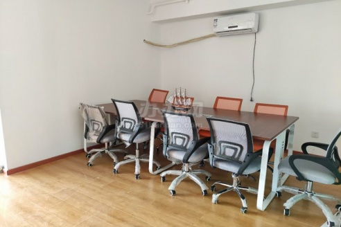 13号线大钟寺华杰大厦146平精装带家具性价比很高—北京海淀区办公室